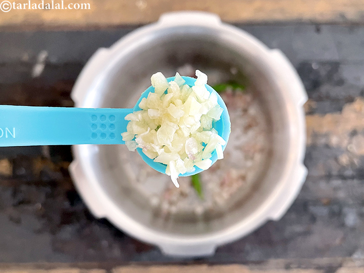 Step 25 – Add&nbsp;<meta charset="UTF-8" />1/2 tsp&nbsp;<a href="glossary-garlic-paste-lehsun-ki-paste-lahsun-ki-paste-350i">garlic (lehsun) paste</a>.