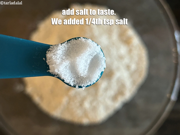 स्टेप 10 – स्वादानुसार नमक डालें। हमने 1/4 चम्मच नमक डाला।
