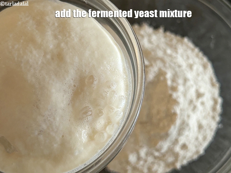 स्टेप 10 – किण्वित खमीर मिश्रण डालें।&nbsp;&nbsp;
