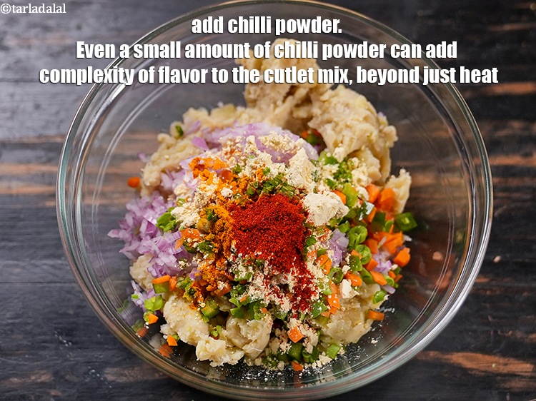 स्टेप 10 – १/२ टी-स्पून&nbsp;<a href=""https://www.tarladalal.com/glossary-chilli-powder-red-chilli-powder-hindi-339i"">मिर्च पाउडर</a>&nbsp;डालें । मिर्च पाउडर की थोड़ी सी …