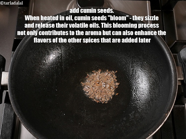 स्टेप 10 – ज़ीरा डालें। डालें। तेल में गरम करने पर जीरा &quot;फूलता&quot; …