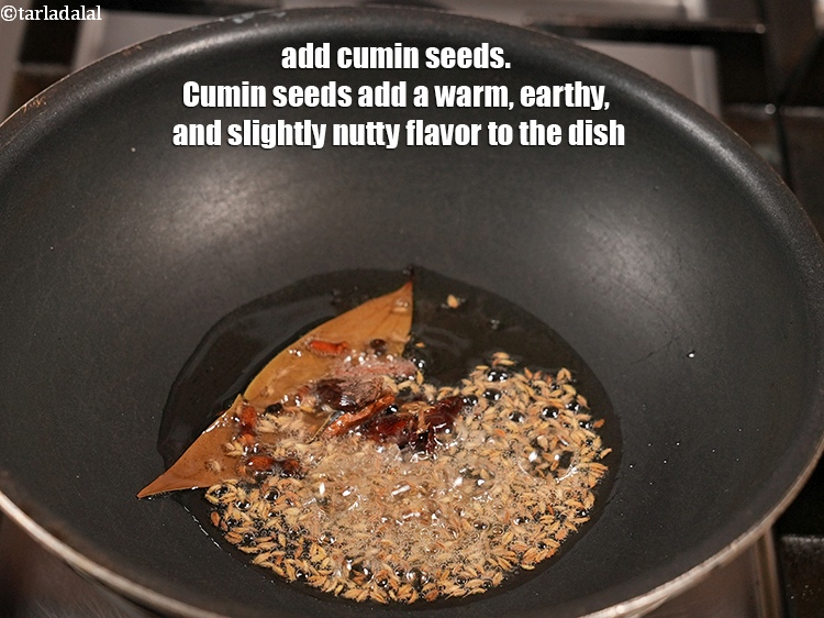 स्टेप 10 – १ टी-स्पून&nbsp;<a href=""https://www.tarladalal.com/glossary-cumin-seeds-jeera-zeera-hindi-381i"">जीरा</a>&nbsp;डालें। जीरा व्यंजन में एक गर्म, मिट्टी जैसा …