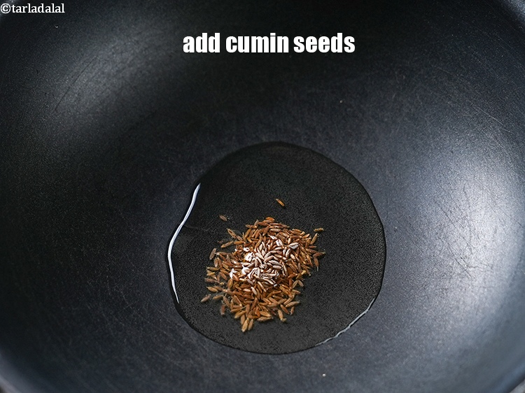 स्टेप 10 – १/२ टी-स्पून&nbsp;<a href=""https://www.tarladalal.com/glossary-cumin-seeds-jeera-zeera-hindi-381i"" target=""_blank"">जीरा</a>&nbsp;डालें।
