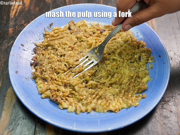 Step 10 – Mash the pulp using a fork and keep aside.