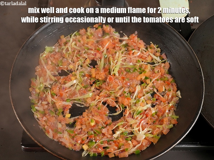 स्टेप 15 – अच्छी तरह से मिलाएं और मध्यम आंच पर बीच-बीच में …