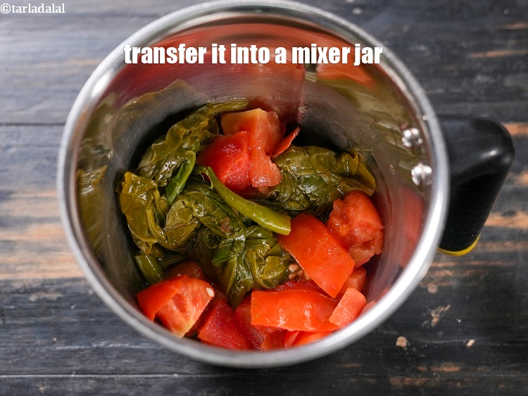 स्टेप 10 – इसे मिक्सर जार में डालें।