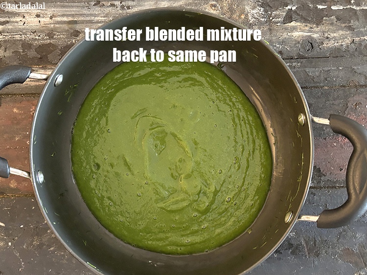 स्टेप 11 – मिश्रण को वापस उसी पैन में डालें।