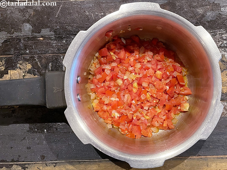 Step 23 – Cook on a medium flame for 2 to 3 minutes, while stirring occasionally.
