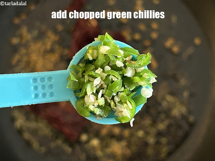 Step 10 – Add&nbsp;<meta charset="UTF-8" />1/2 tsp&nbsp;<a href="glossary-chopped-green-chilli-820i">chopped green chillies</a>.