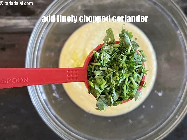 Step 18 – Add 4&nbsp;tbsp&nbsp;finely&nbsp;<a href="glossary-chopped-coriander-783i">chopped coriander (dhania)</a>.