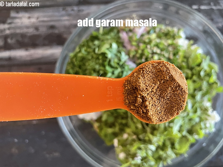 Step 23 – Add&nbsp;<meta charset="UTF-8" />1 tsp&nbsp;<a href="garam-masala-163r">garam masala</a>.