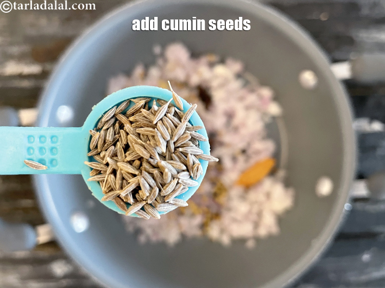 Step 19 – Add&nbsp;<meta charset="UTF-8" />1/2 tsp&nbsp;<a href="glossary-cumin-seeds-jeera-zeera-381i">cumin seeds (jeera)</a>.