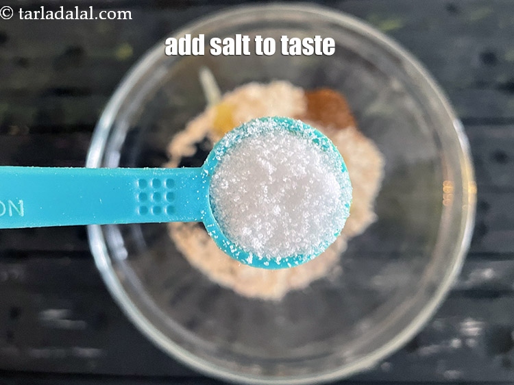 स्टेप 10 – स्वादानुसार नमक डालें।&nbsp;हमने 1/2 टी-स्पून नमक डाला है।