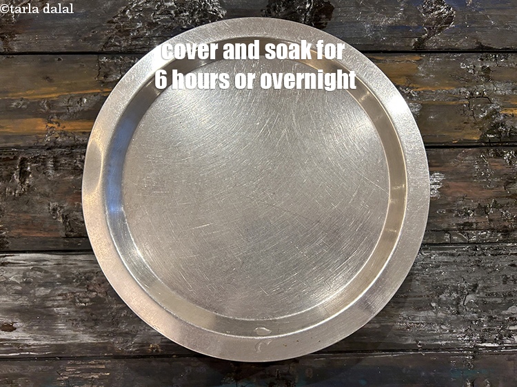 स्टेप 12 – ढककर 6 घंटे या रात भर के लिए भिगो दें।