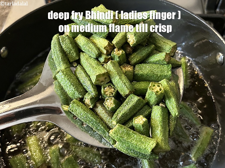 Step 10 – <meta charset="UTF-8" /> Deep-fry the bhindi (ladies finger)&nbsp;on a medium flame till they turn crisp.
