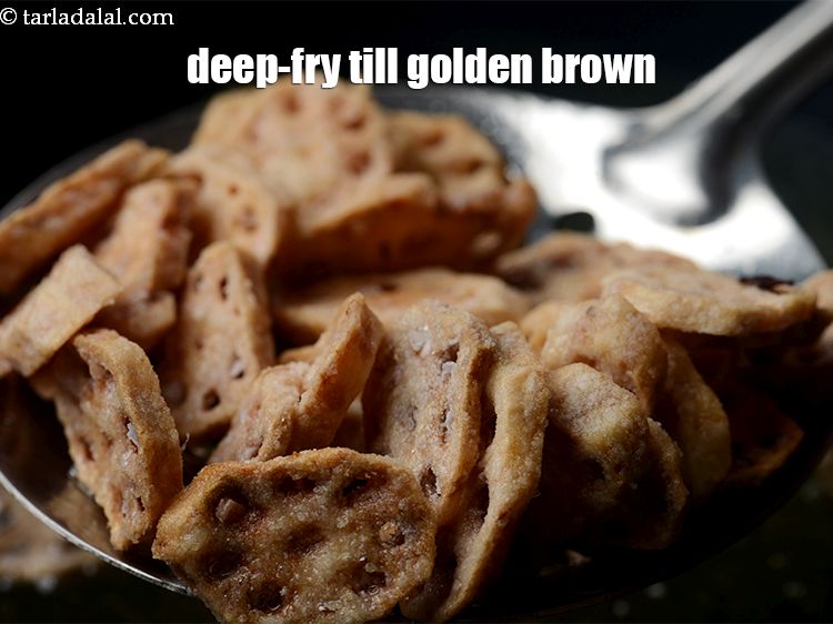 Step 10 – Deep-fry&nbsp;the lotus stems in 2 batches till they turn golden brown and crispy from all …