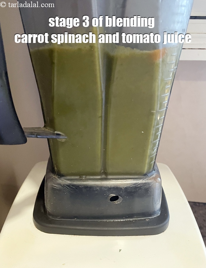 स्टेप 10 – <strong>गाजर पालक और टमाटर के रस को</strong>&nbsp;मिश्रित करने का चरण …