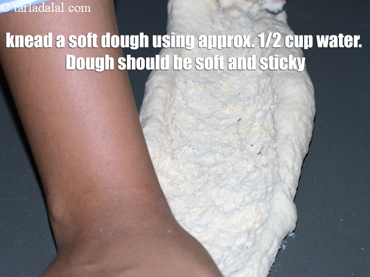 स्टेप 21 – कमरे के तापमान पर रखा गया मैदे का उपयोग करना …