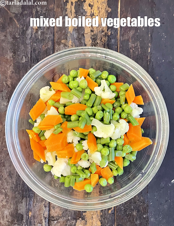 स्टेप 10 – एक बाउल में अलग रख दें। वेज कोल्हापुरी रेसिपी के …