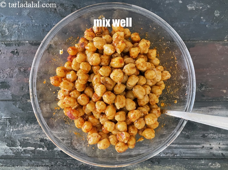 Step 21 – Mix well. We need all the masala quoted to the chickpeas.