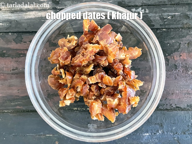 Step 12 – To make <strong>stuffing for eggless date pancakes</strong>&nbsp;in a bowl put&nbsp;<meta charset="UTF-8" />1/2 cup&nbsp;<a href="glossary-chopped-dates-801i">chopped dates …