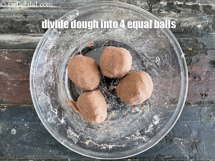 Step 14 – To make <strong>stuffed nachni paratha recipe |&nbsp;paneer stuffed nachni paratha | Indian paneer stuffed ragi …