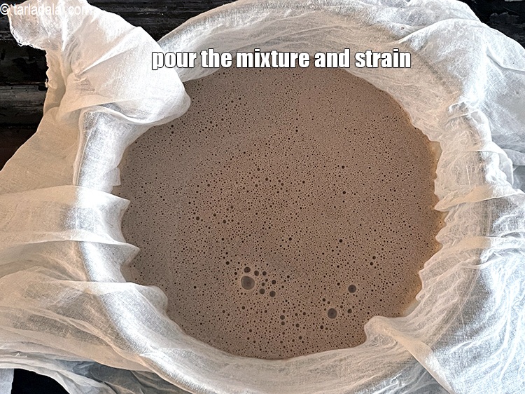 Step 12 – <meta charset="UTF-8" />Pour the mixture and strain.&nbsp;