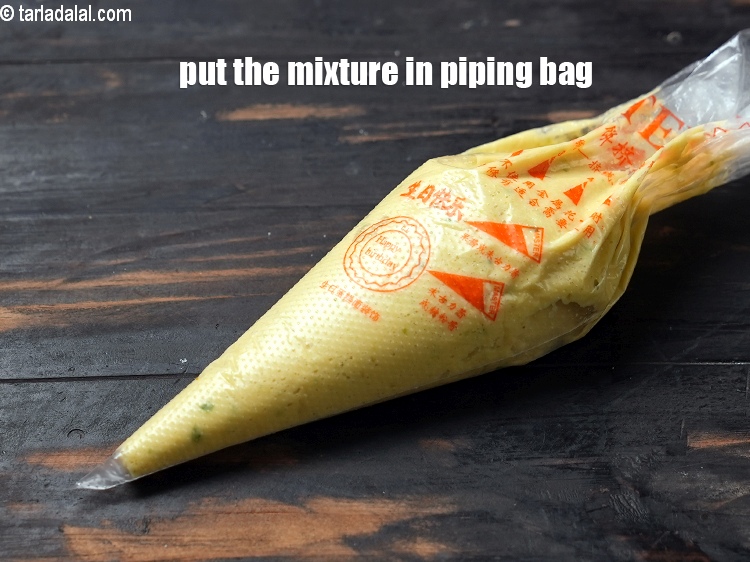 Step 17 – Put the mixture in a piping bag.