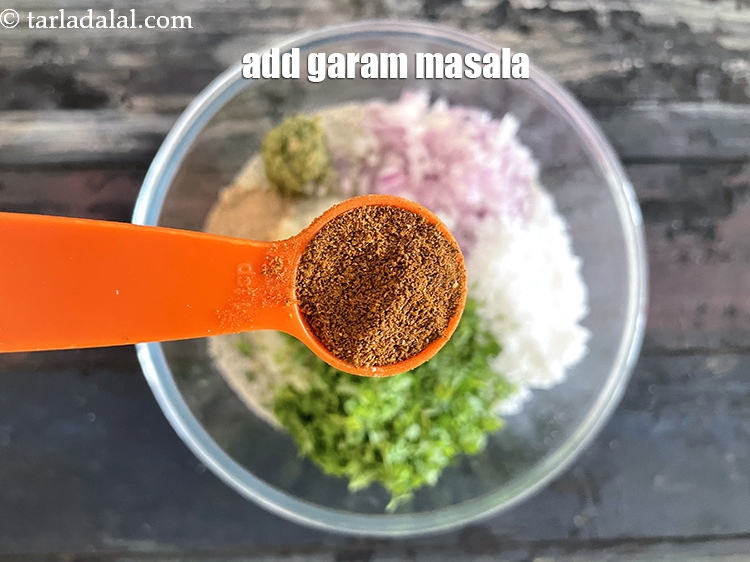 Step 10 – Add&nbsp;<meta charset="UTF-8" />1 tsp&nbsp;<a href="glossary-garam-masala-296i">garam masala</a>.