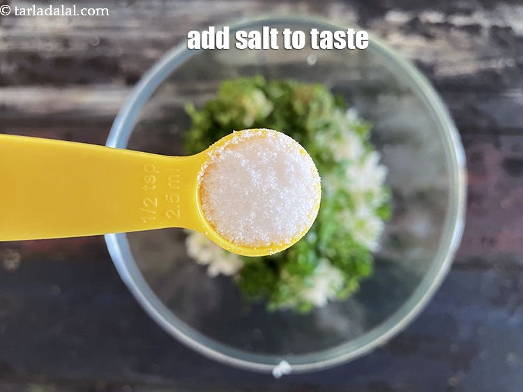 स्टेप 12 – स्वादानुसार नमक डालें। हमने 1/2 टी-स्पून नमक डाला है।