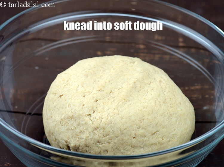 स्टेप 11 – सभी सामग्री को मिलाकर नरम आटा गूंथ लें।