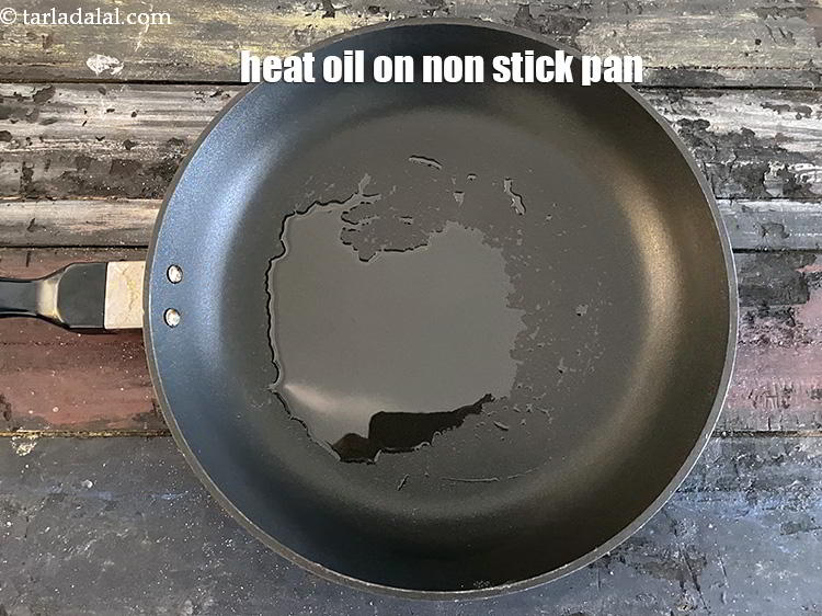Step 10 – Heat 1 tsp oil on a non-stick tava (griddle).