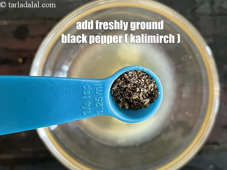 स्टेप 10 – स्वाद के लिए ताज़ी पिसी हुई काली मिर्च डालें। हमने …