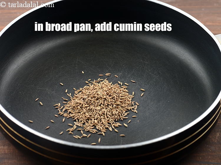स्टेप 11 – <p>एक चौड़े नॉन-स्टिक पॅन में, १ टेबल-स्पून&nbsp;<a href="">जीरा</a> डालें।</p>