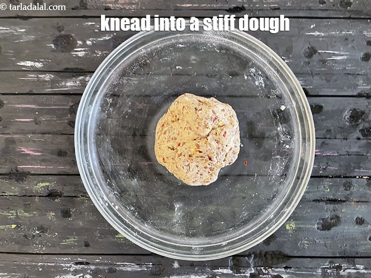 स्टेप 10 – सख्त आटा गूथ लीजिये।