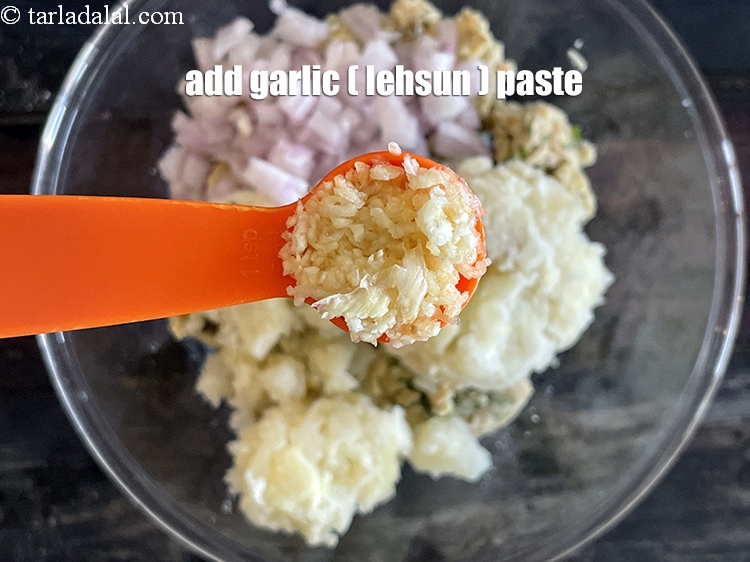 Step 25 – Add&nbsp;<meta charset="UTF-8" />1 tsp&nbsp;<a href="glossary-garlic-paste-lehsun-ki-paste-lahsun-ki-paste-350i">garlic (lehsun) paste</a>.