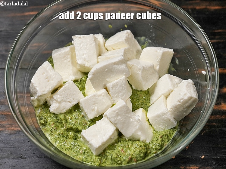 स्टेप 15 – २ कप&nbsp;<a href=""https://www.tarladalal.com/glossary-paneer-cottage-cheese-chenna-hindi-985i"">पनीर</a>&nbsp;, 25 mm (1&quot;) के टुकड़ो में काटा …