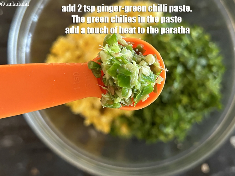 स्टेप 14 – २ टी-स्पून&nbsp;<a href=""https://www.tarladalal.com/glossary-ginger-green-chilli-paste-adrak-mirch-ki-paste-adrak-mirchi-paste-hindi-139i"">अदरक-हरी मिर्च की पेस्ट</a>&nbsp;डालें। पेस्ट में मौजूद हरी …