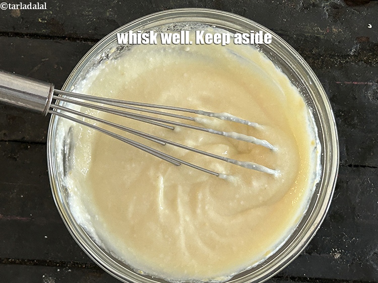 स्टेप 11 – अच्छी तरह से फेंटें और एक तरफ रख दें।