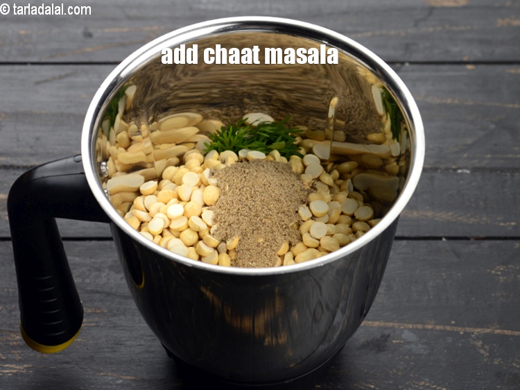 Step 11 – Add 1 tsp chaat masala.