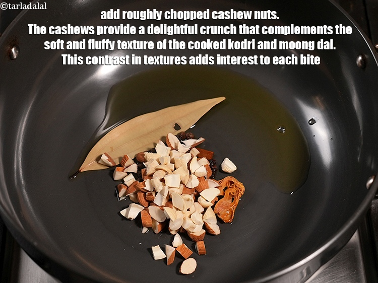 स्टेप 11 – &nbsp;५&nbsp;<a href=""https://www.tarladalal.com/glossary-cashew-nuts-kaju-hindi-840i"">काजू</a>&nbsp;मोटे तौर पर कटे हुए डालें । काजू एक …