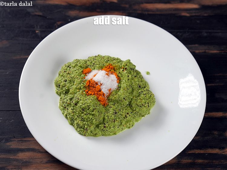 स्टेप 11 – <a href=""https://www.tarladalal.com/glossary-salt-namak-table-salt-hindi-418i"">नमक</a>&nbsp;स्वादअनुसार&nbsp;<span style=""font-size:11pt""><span style=""font-family:Calibri,sans-serif""><span style=""background-color:white""><span style=""font-family:&quot;Nirmala UI&quot;,sans-serif""><span style=""color:black"">डालें।</span></span></span></span></span>