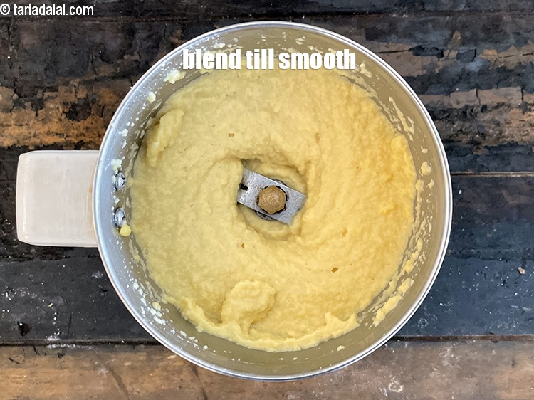 स्टेप 11 – मुलायम होने तक मिलाएँ।