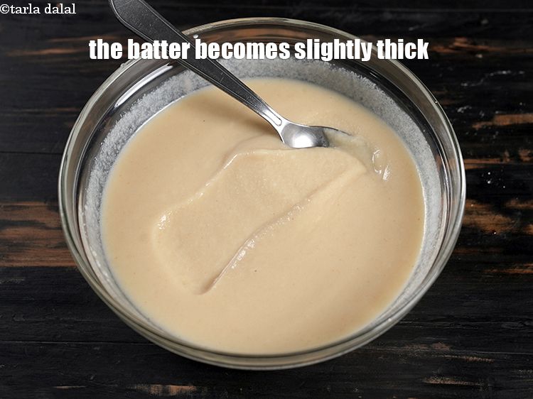 स्टेप 11 – बैटर थोड़ा गाढ़ा हो जायेगा&nbsp;।