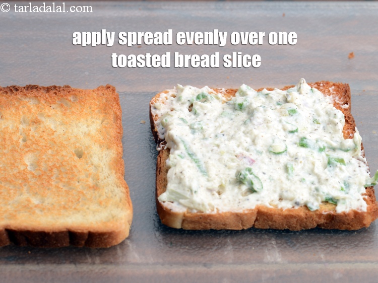 Step 11 – Apply 1/4th of the prepared spread evenly over one toasted bread slice.&nbsp;