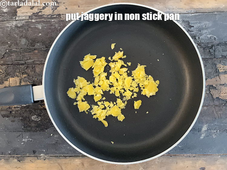 स्टेप 11 – <strong>मुरमुरा तिल चिक्की</strong> बनाने के लिए | <strong>मुरमुरे तिल के …