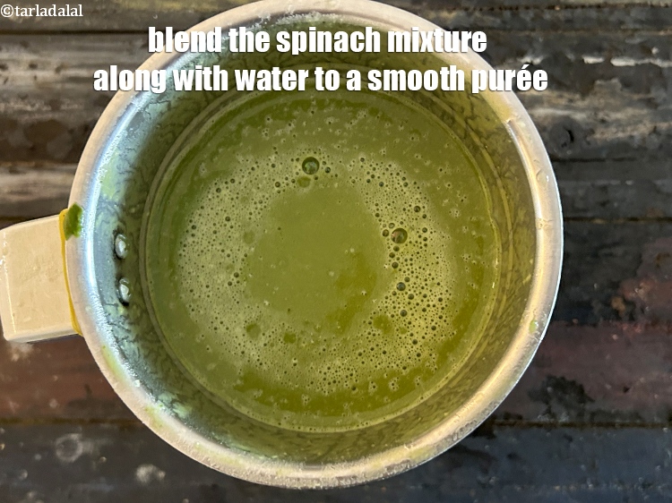 Step 13 – Blend the spinach mixture (along with the water) &nbsp;to a smooth pur&eacute;e.