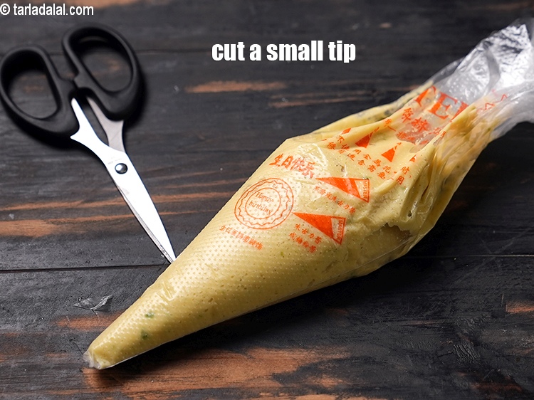 Step 18 – Cut a small tip of the piping bag.