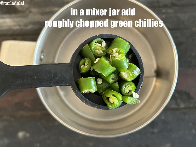 Step 11 – To prepare a smooth paste to perk up the<strong> parathas stuffed with vegetable and cheese</strong>, …