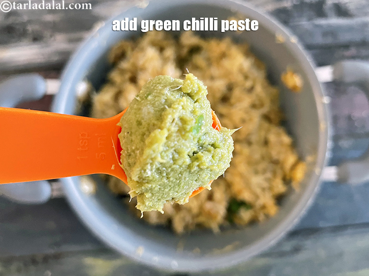 Step 17 – Add&nbsp;<meta charset="UTF-8" />1 1/2 tsp&nbsp;<a href="glossary-green-chilli-paste-hari-mirch-ki-paste-mirchi-paste-333i">green chilli paste</a>.